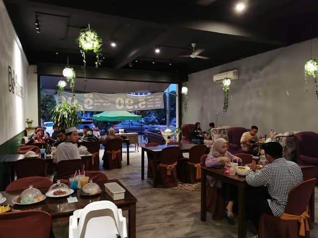 De Hauss Restaurant - Western & Asian Cuisine
