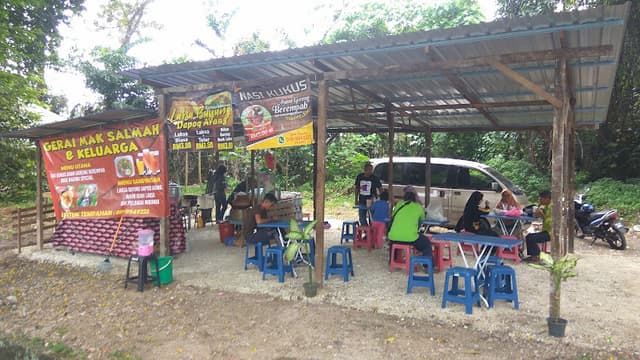 Nasi kukus ayam berempah manjung style