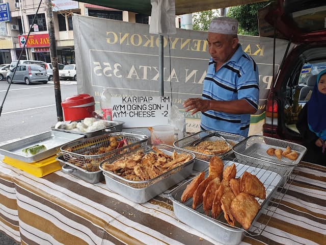Karipap Bulan & Goreng Pisang Kak Pah
