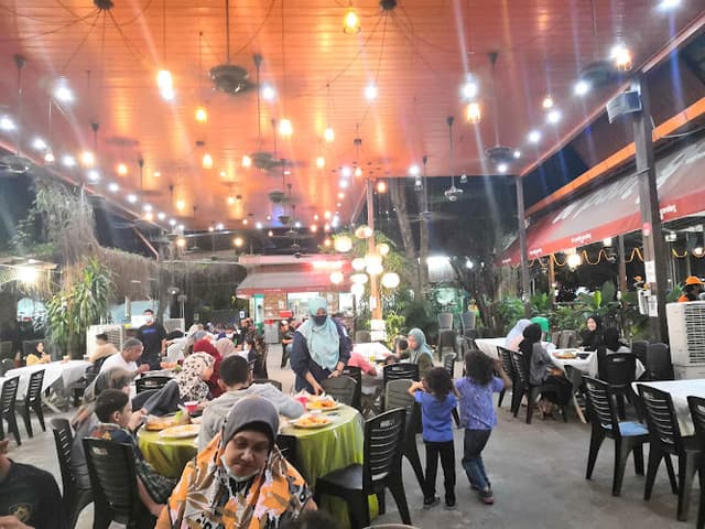 De Pauh Garden Restaurant & Cafe