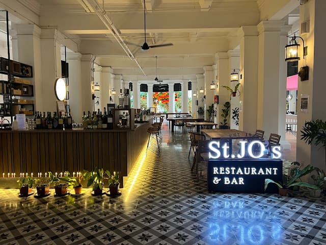 St. Jo's Restaurant & Bar