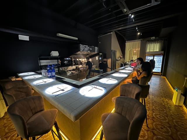 Modern Beef Bar By Myth Dining