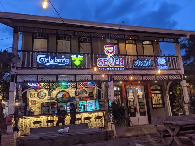 J7 Kitchen And Bar