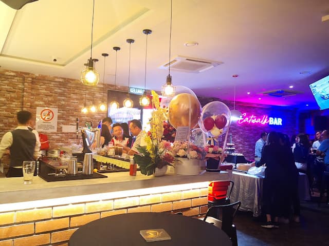 Catwalk Bar by Chinese Merchants' Club
