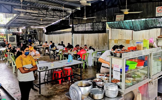 Ah Pheng Curry Mee & Hokkien Mee阿平咖喱面