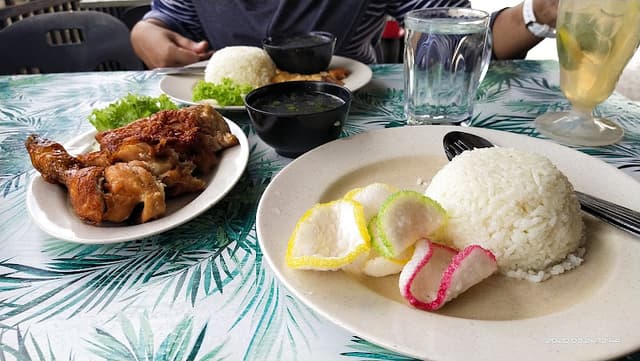 Maksu Cafe Nasi Ayam