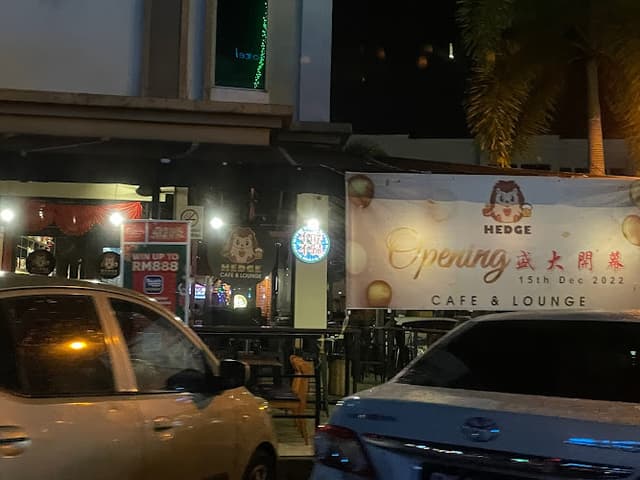 HEDGE CAFE & LOUNGE