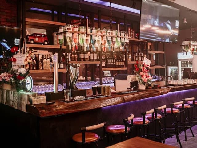 23 Bistro Alma