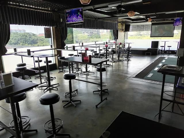 Fly Pub