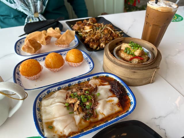 HONG KONG KITCHEN ( DIM SUM )