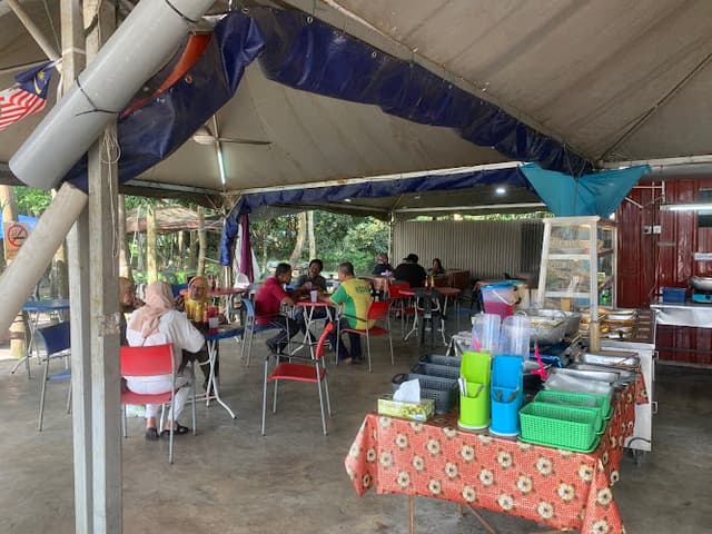 Warung Akak Nasi Kukus Ayam Berempah