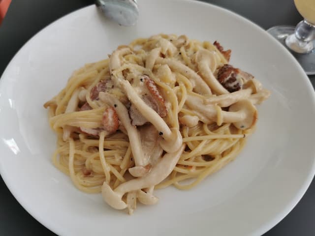 M20 Restaurant and Cafe - Bayan Bay