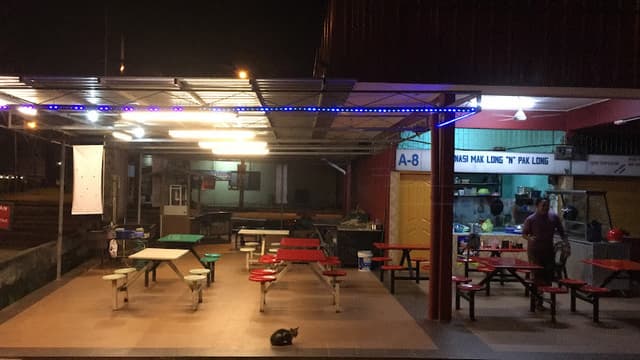 A-8 GERAI NASI MAK LONG 'N' PAK LONG